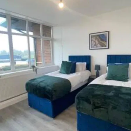 2 Bedroom Apartment - Flitwick - Contractor Friendly - Tourist Ready - Full Kitchen - Wifi - Smart Tv - Sofa Bed - Free Parking - Ideal For Short Or Long Stays Exterior photo
