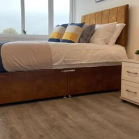 2 Bedroom Apartment - Flitwick - Contractor Friendly - Tourist Ready - Full Kitchen - Wifi - Smart Tv - Sofa Bed - Free Parking - Ideal For Short Or Long Stays Exterior photo