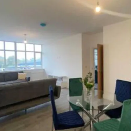2 Bedroom Apartment - Flitwick - Contractor Friendly - Tourist Ready - Full Kitchen - Wifi - Smart Tv - Sofa Bed - Free Parking - Ideal For Short Or Long Stays Exterior photo