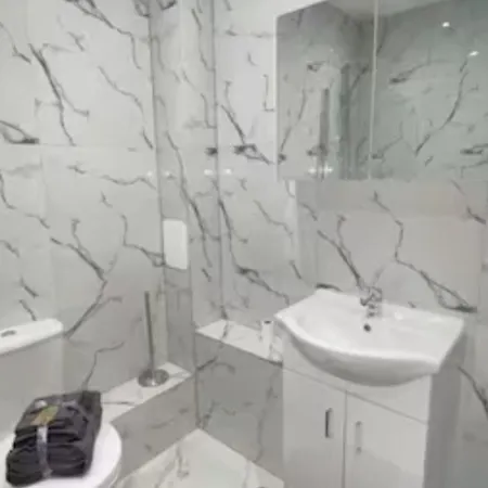 2 Bedroom Apartment - Flitwick - Contractor Friendly - Tourist Ready - Full Kitchen - Wifi - Smart Tv - Sofa Bed - Free Parking - Ideal For Short Or Long Stays Exterior photo