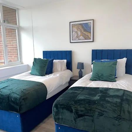 2 Bedroom Apartment - Flitwick - Contractor Friendly - Tourist Ready - Full Kitchen - Wifi - Smart Tv - Sofa Bed - Free Parking - Ideal For Short Or Long Stays Exterior photo