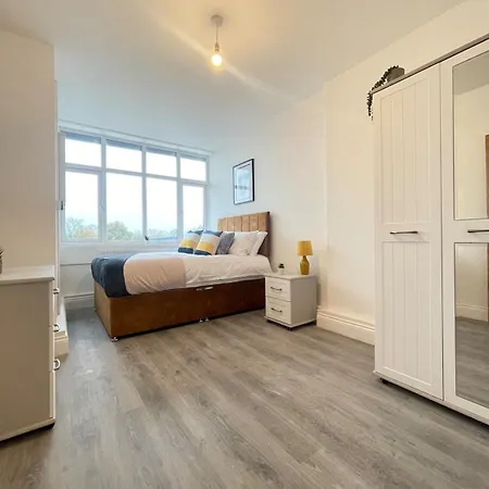 2 Bedroom Apartment - Flitwick - Contractor Friendly - Tourist Ready - Full Kitchen - Wifi - Smart Tv - Sofa Bed - Free Parking - Ideal For Short Or Long Stays Exterior photo