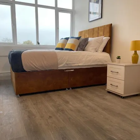 2 Bedroom Apartment - Flitwick - Contractor Friendly - Tourist Ready - Full Kitchen - Wifi - Smart Tv - Sofa Bed - Free Parking - Ideal For Short Or Long Stays Exterior photo