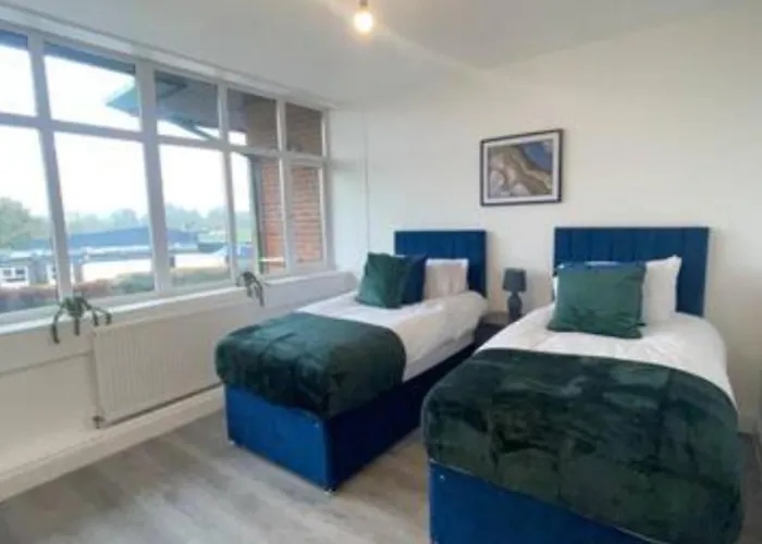 2 Bedroom Apartment - Flitwick - Contractor Friendly - Tourist Ready - Full Kitchen - Wifi - Smart Tv - Sofa Bed - Free Parking - Ideal For Short Or Long Stays