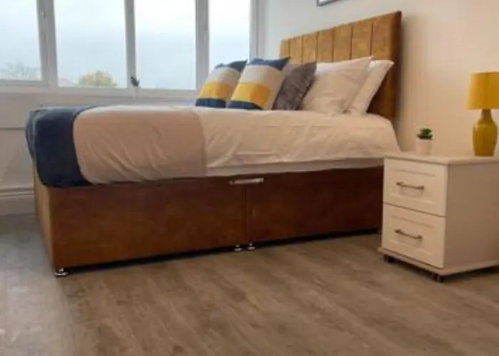 2 Bedroom Apartment - Flitwick - Contractor Friendly - Tourist Ready - Full Kitchen - Wifi - Smart Tv - Sofa Bed - Free Parking - Ideal For Short Or Long Stays