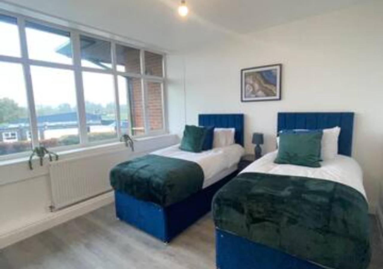 2 Bedroom - Flitwick - Contractor Friendly - Tourist Ready - Full Kitchen - Wifi - Smart Tv - Sofa Bed - Free Parking - Ideal For Short Or Long Apartment