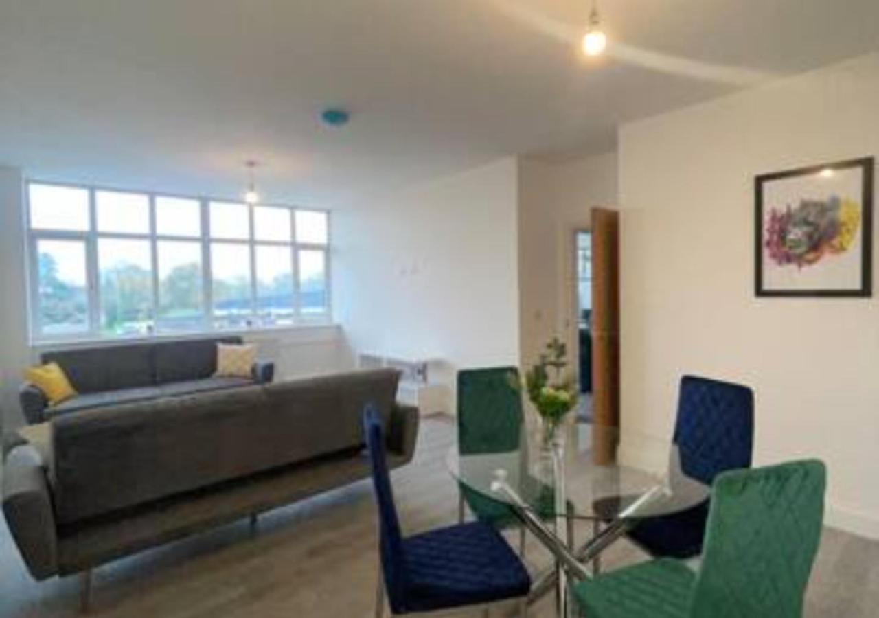 2 Bedroom - Flitwick - Contractor Friendly - Tourist Ready - Full Kitchen - Wifi - Smart Tv - Sofa Bed - Free Parking - Ideal For Short Or Long *
