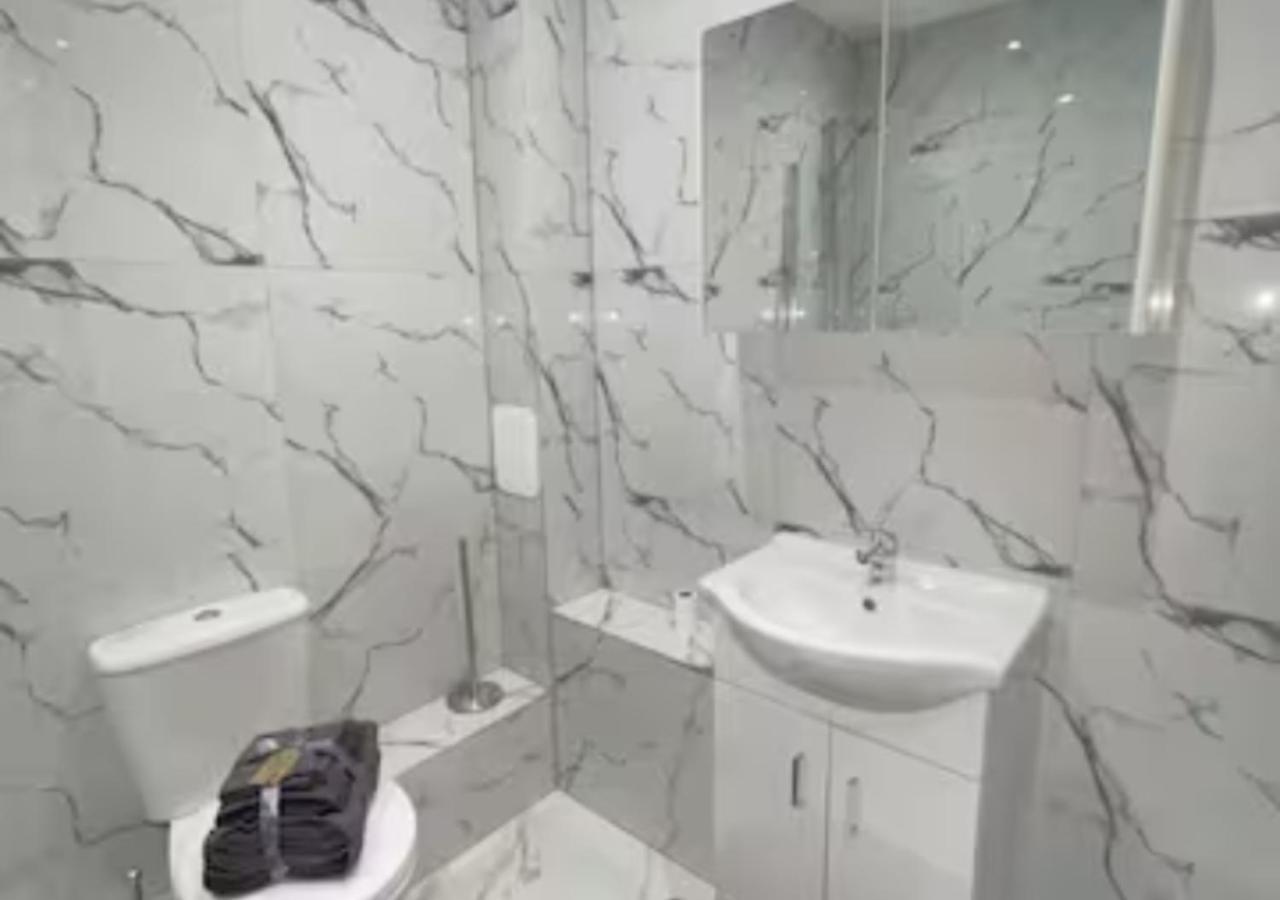 2 Bedroom - Flitwick - Contractor Friendly - Tourist Ready - Full Kitchen - Wifi - Smart Tv - Sofa Bed - Free Parking - Ideal For Short Or Long Apartment