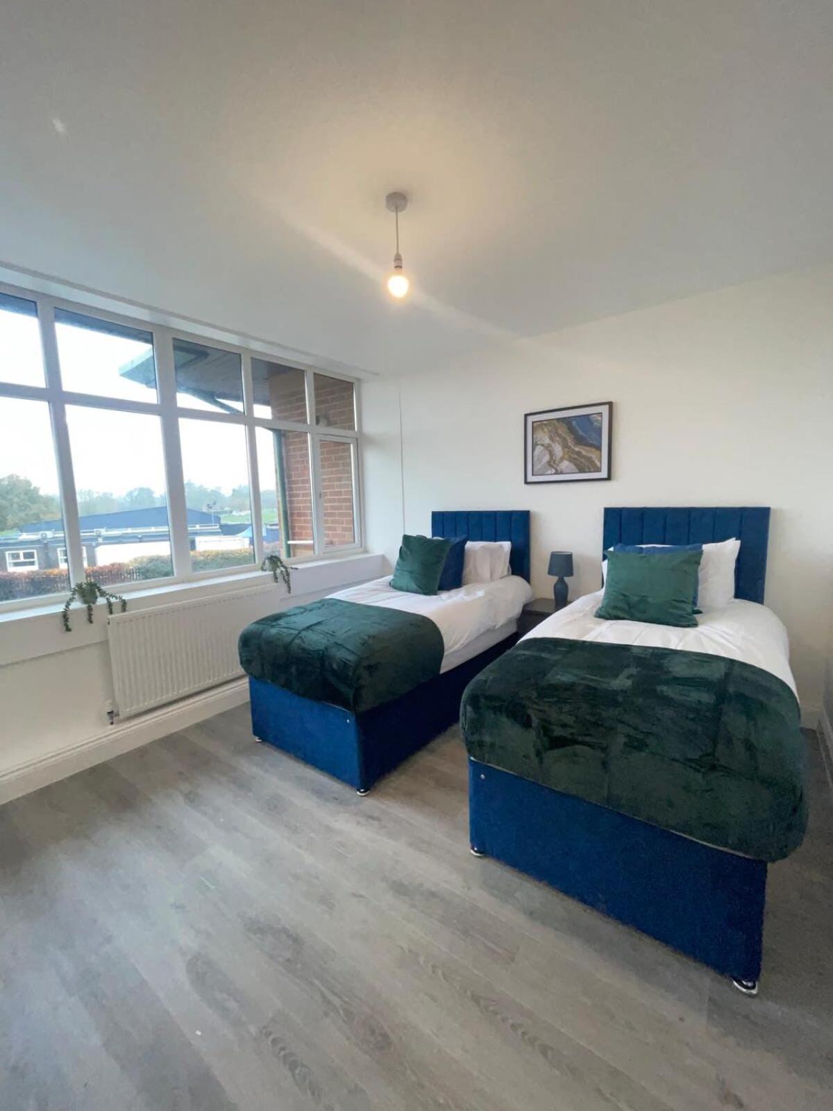 2 Bedroom - - Contractor Friendly - Tourist Ready - Full Kitchen - Wifi - Smart Tv - Sofa Bed - Free Parking - Ideal For Short Or Long Apartamento *